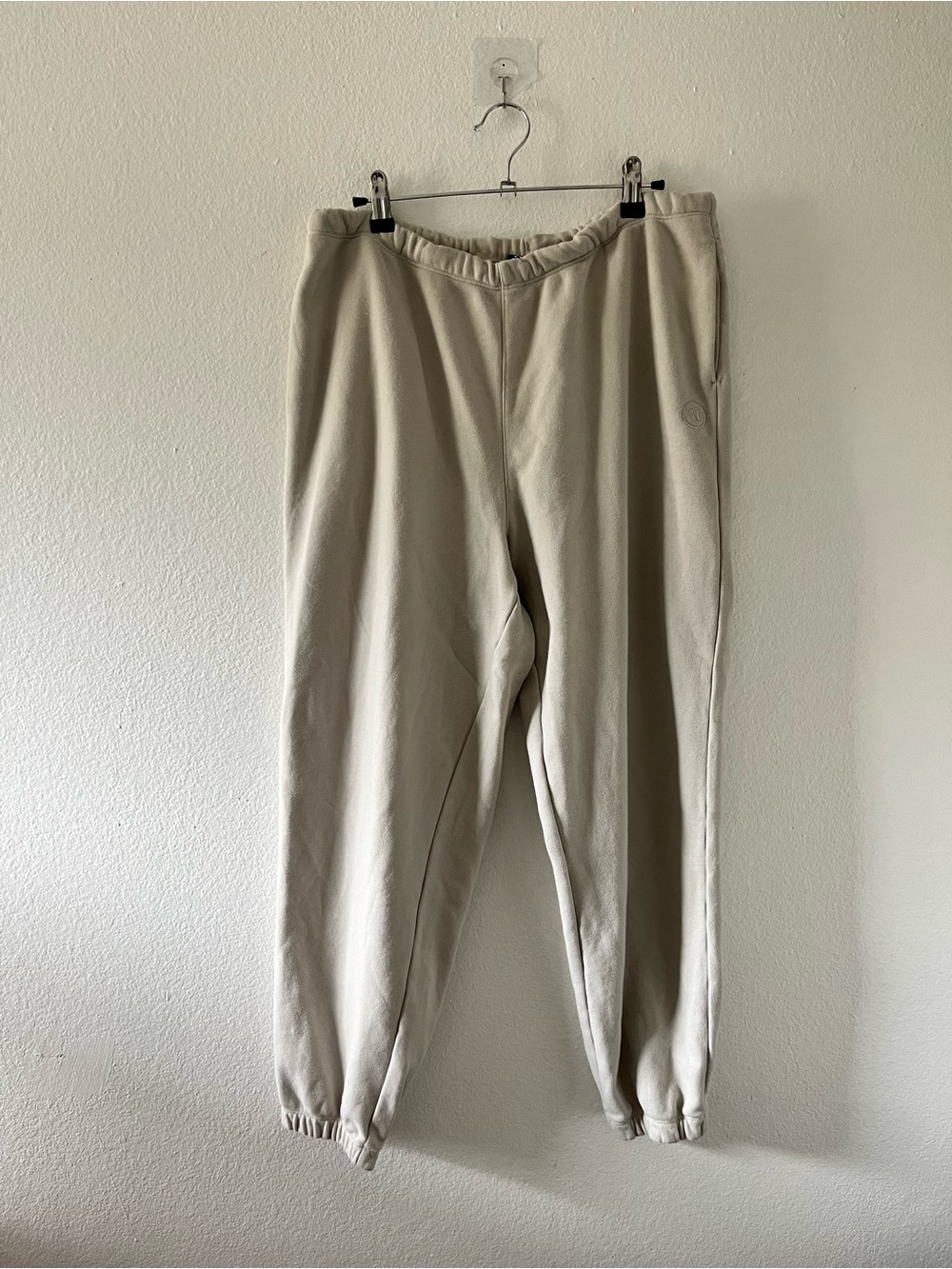 Vuori Sedona Jogger Pants in Light Grey Size Large - Picture 3 of 7